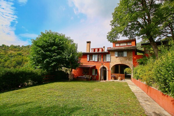 Foto van Moderne villa in Fabriano met privézwembad - Vakantiehuis in Fabriano - ExteriorSummer