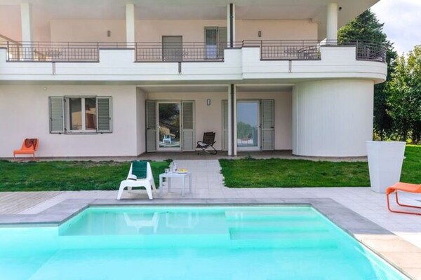 Foto van Ruime villa met zwembad
 - Vakantiehuis in Tavullia - ExteriorSummer