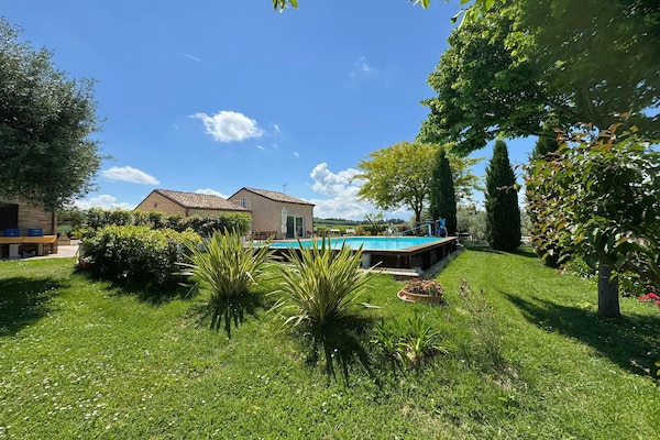 Foto van Ruim verblijf in Montelupone - Vakantiehuis in Montelupone (MC) - ExteriorSummer