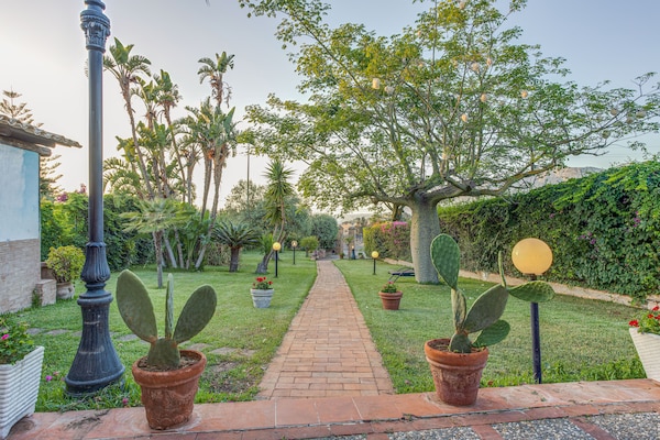 Foto van Villa in Partinico bij het Strand - Vakantiehuis in Partinico - GardenSummer