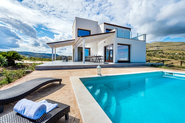Foto van Villa in Scopello met Uitzicht op Zee - Vakantiehuis in Castellammare del Golfo - ExteriorSummer