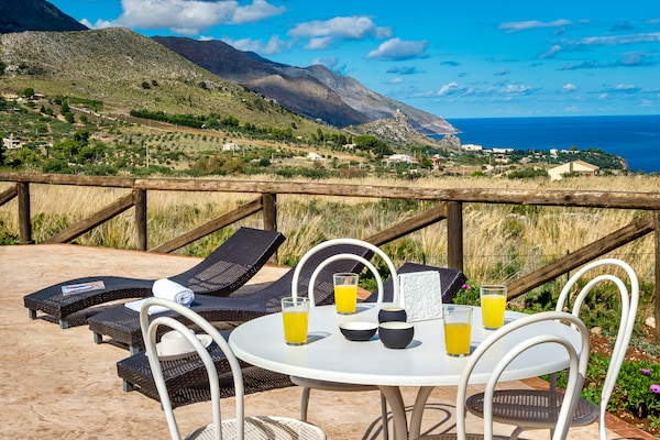 Foto van Villa in Scopello met Uitzicht op Zee - Vakantiehuis in Castellammare del Golfo - TerraceBalcony