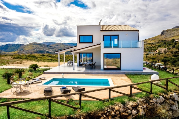 Foto van Villa in Scopello met Uitzicht op Zee - Vakantiehuis in Castellammare del Golfo - GardenSummer