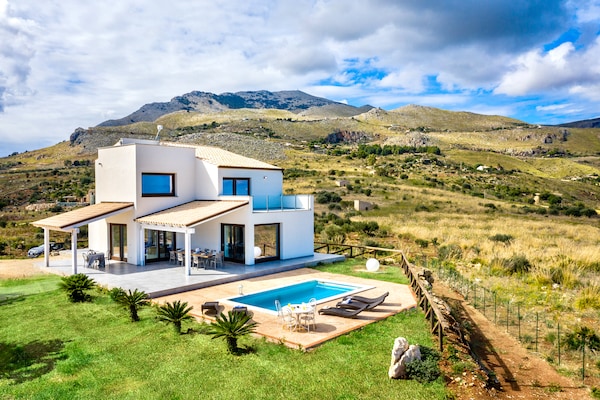 Foto van Villa in Scopello met Uitzicht op Zee - Vakantiehuis in Castellammare del Golfo - ExteriorSummer