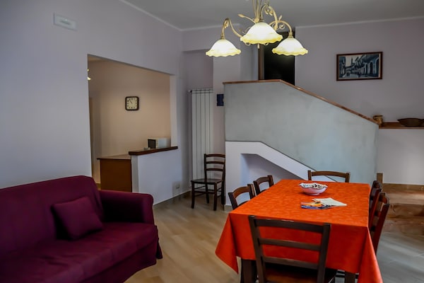 Foto van Familie Siciliaans Erfgoedhuis - Vakantiehuis in TRECASTAGNI - DiningRoom