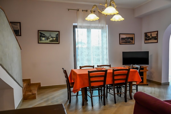 Foto van Familie Siciliaans Erfgoedhuis - Vakantiehuis in TRECASTAGNI - DiningRoom