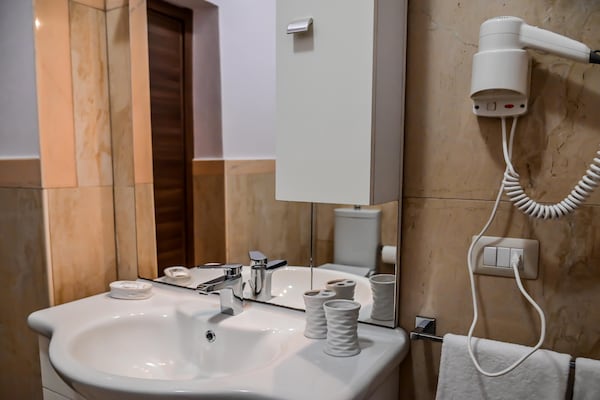 Foto van Familie Siciliaans Erfgoedhuis - Vakantiehuis in TRECASTAGNI - BathRoom