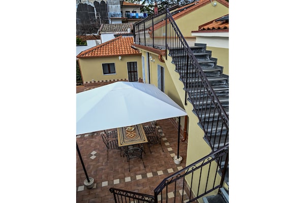 Foto van Familie Siciliaans Erfgoedhuis - Vakantiehuis in TRECASTAGNI - TerraceBalcony