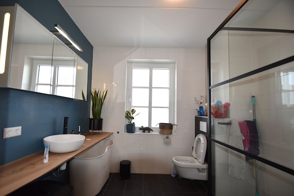 Foto van Gezellig vakantiehuis in Alkmaar aan het water - Vakantiehuis in Alkmaar - BathRoom