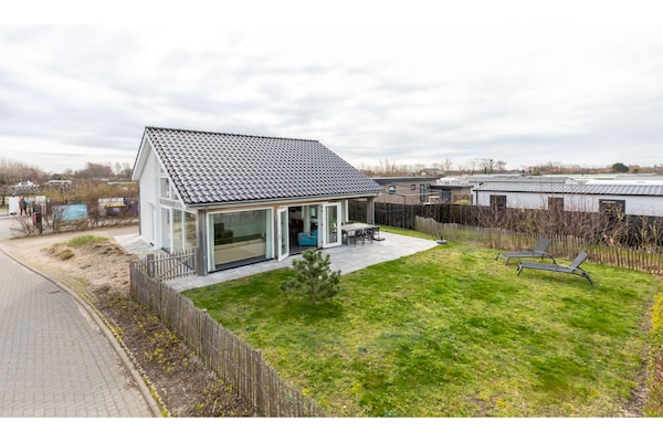 Foto van Vakantiehuis in Renesse bij het Strand - Vakantiehuis in Renesse - ExteriorSummer