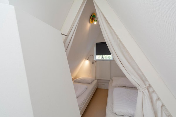 Foto van Vakantiehuis Sint Maartenszee bij Strand - Vakantiehuis in Sint Maartenszee - BedRoom