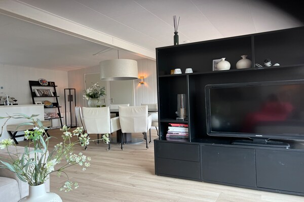 Foto van Prachtig landhuis voor 6 personen - Vakantiehuis in Sint Maartensvlotbrug - LivingRoom