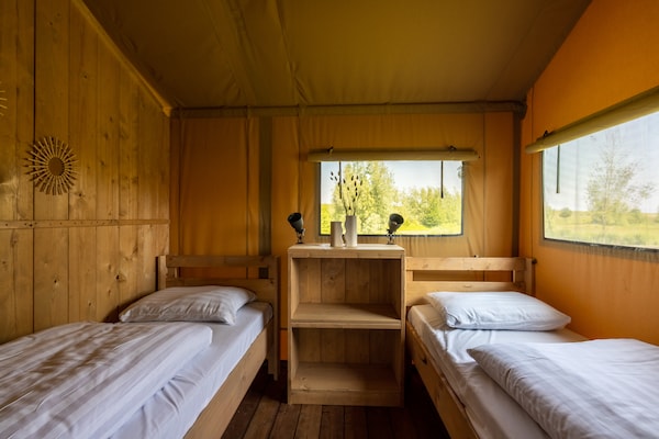 Foto van Glamping safari lodge aan het IJsselmeer - Vakantiehuis in Andijk - BedRoom