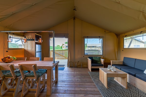 Foto van Safarilodge aan het IJsselmeer - Vakantiehuis in Andijk - LivingRoom