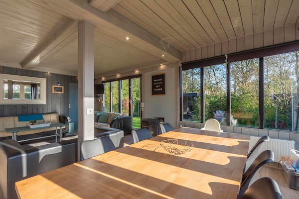 Foto van Familiehuis Julianadorp - Vakantiehuis in Julianadorp aan Zee - DiningRoom