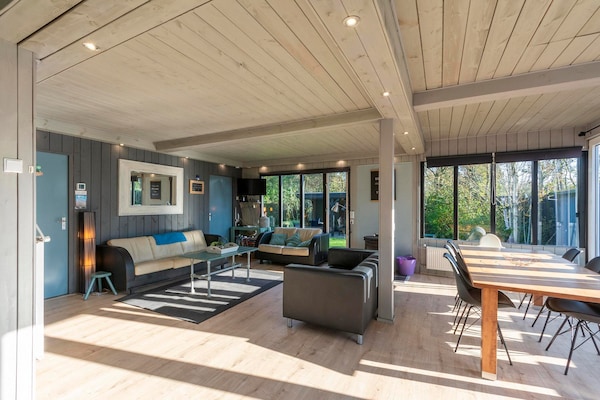Foto van Familiehuis Julianadorp - Vakantiehuis in Julianadorp aan Zee - LivingRoom
