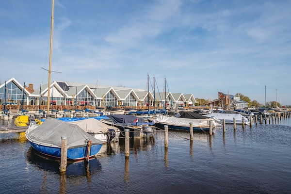 Foto van Woonboot in Nederland met Privésteiger - Vakantiehuis in Uitgeest - AreaSummer1KM