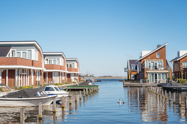 Foto van Woonboot in Nederland met Privésteiger - Vakantiehuis in Uitgeest - AreaSummer5KM