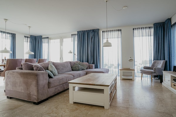 Foto van Appartement in Egmond aan Zee bij Strand - Vakantiehuis in Egmond aan zee - LivingRoom