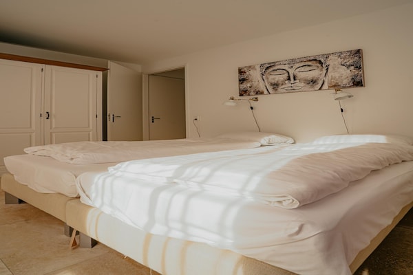 Foto van Appartement in Egmond aan Zee bij Strand - Vakantiehuis in Egmond aan zee - BedRoom