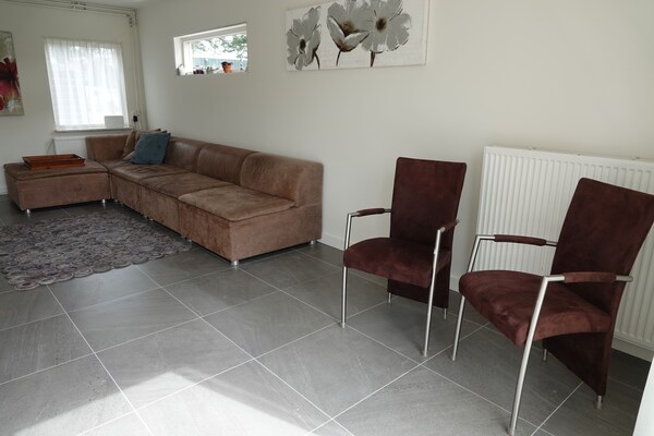 Foto van Vakantiehuis bij Oosteruine Meer & Noordzee - Vakantiehuis in Noordwijkerhout - LivingRoom