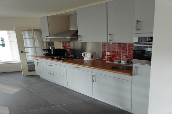 Foto van Vakantiehuis bij Oosteruine Meer & Noordzee - Vakantiehuis in Noordwijkerhout - Kitchen