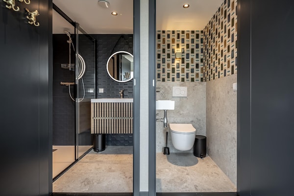 Foto van Stijlvol Delfts Appartement - Vakantiehuis in Delft - BathRoom