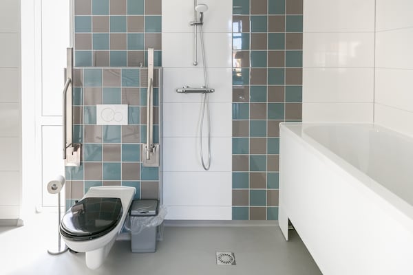 Foto van Bungalow in Nederland met Tuinterras - Vakantiehuis in 's-Gravenzande - BathRoom
