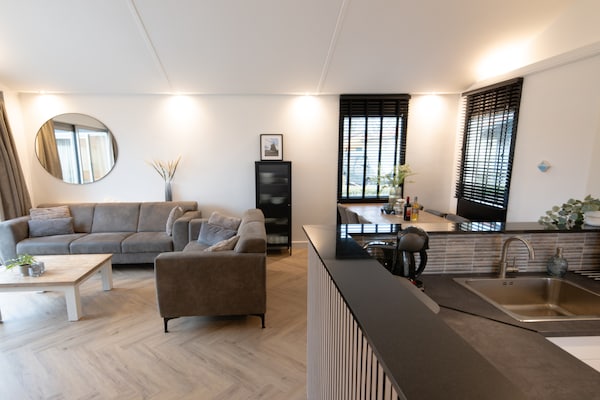 Foto van Huisdiervriendelijke plattelandsvakantie - Vakantiehuis in Zevenhuizen - LivingRoom