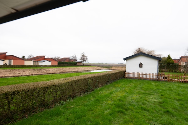 Foto van Huisdiervriendelijke plattelandsvakantie - Vakantiehuis in Zevenhuizen - GardenSummer