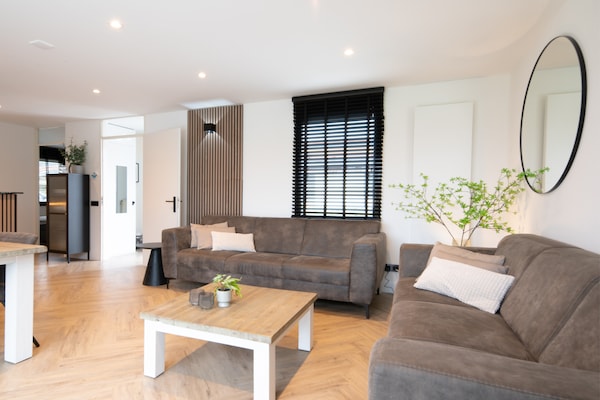 Foto van Huisdiervriendelijke plattelandsvakantie - Vakantiehuis in Zevenhuizen - LivingRoom