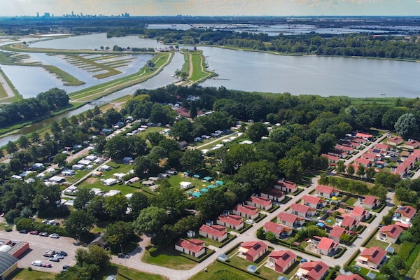 Foto van Huisdiervriendelijke plattelandsvakantie - Vakantiehuis in Zevenhuizen - AreaSummer1KM