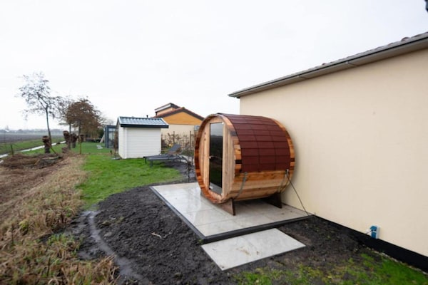 Foto van Huisdiervriendelijke plattelandsvakantie - Vakantiehuis in Zevenhuizen - Wellness