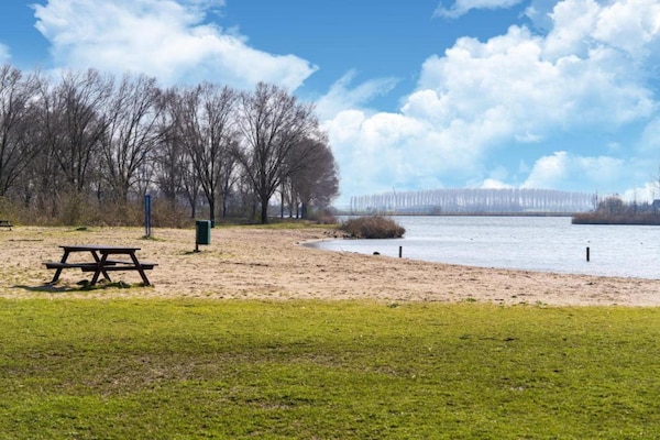 Foto van Vakantiehuis in Zuid-Holland vlakbij Rotterdam - Vakantiehuis in Simonshaven - AreaSummer20KM