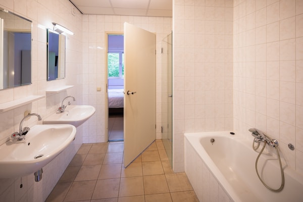 Foto van 6-persoons Comfort vakantiehuis met sauna. - Vakantiehuis in Kootwijk - BathRoom