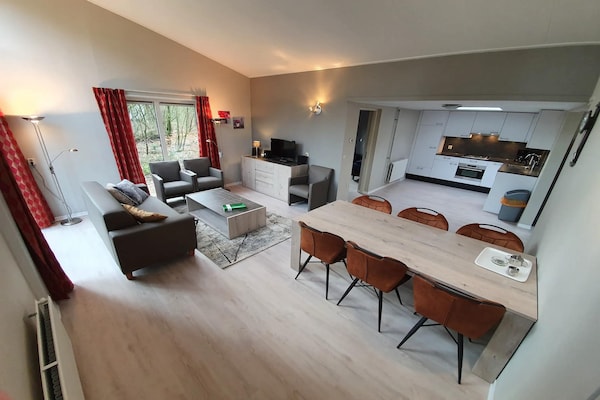 Foto van 6-Persoons Comfort Bungalow met Sauna. - Vakantiehuis in Kootwijk - DiningRoom