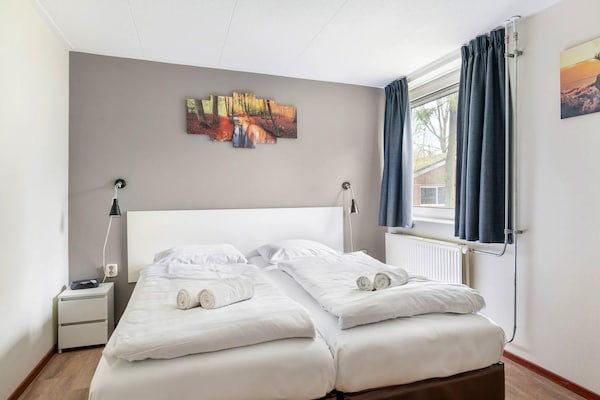 Foto van 6-Persoons Comfort Bungalow met Sauna. - Vakantiehuis in Kootwijk - BedRoom