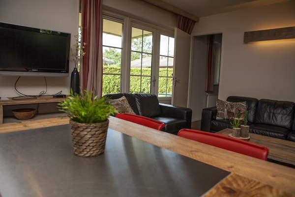 Foto van Bungalow in Nederland met Tuinterras - Vakantiehuis in Voorthuizen - LivingRoom