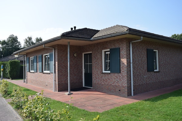 Foto van Bungalow in Nederland met Tuinterras - Vakantiehuis in Voorthuizen - ExteriorSummer