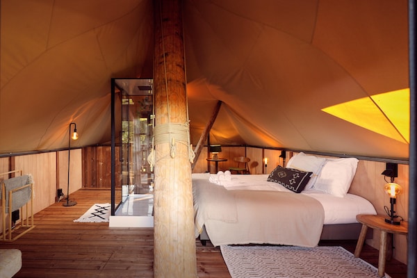 Foto van Wolderwijd Lake Glamping Tent - Vakantiehuis in Zeewolde - BedRoom