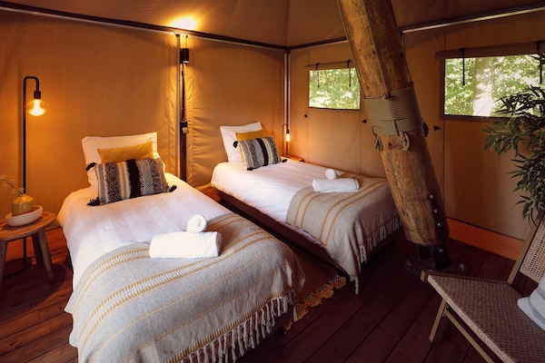 Foto van Wolderwijd Lake Glamping Tent - Vakantiehuis in Zeewolde - BedRoom