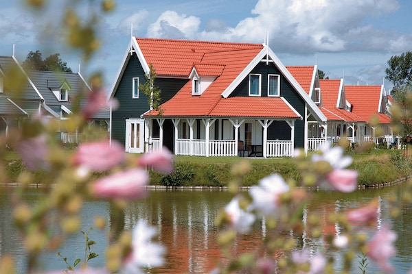 Foto van Villa aan het water in Aquadelta - Vakantiehuis in Bruinisse - ExteriorSummer