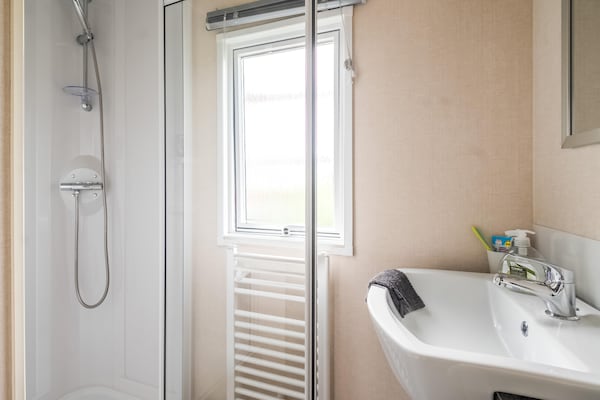 Foto van Luxe chalet met tuin op rustige locatie in Renesse - BathRoom