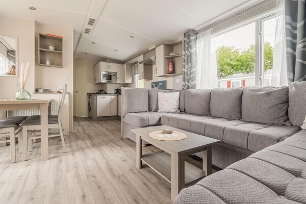 Foto van Luxe chalet met tuin op rustige locatie in Renesse - LivingRoom