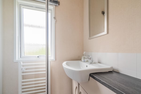 Foto van Luxe chalet met tuin op rustige locatie in Renesse - BathRoom