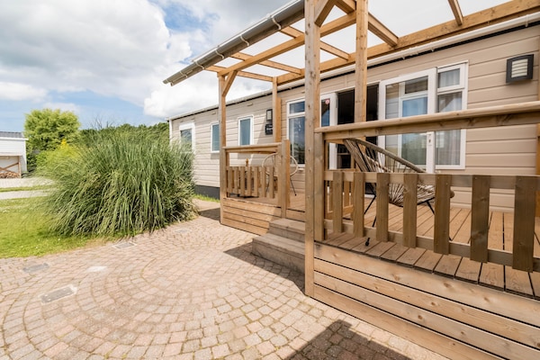 Foto van Luxe chalet met tuin op rustige locatie in Renesse - ExteriorSummer