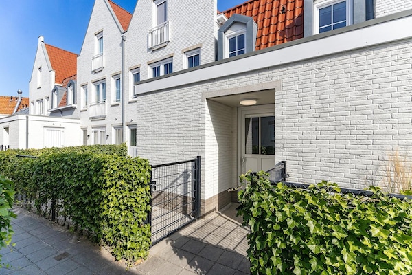 Foto van Luxe appartement in Koudekerke met sauna - Vakantiehuis in Koudekerke - ExteriorSummer