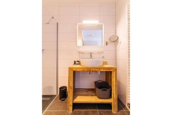 Foto van Luxe appartement in Koudekerke met sauna - Vakantiehuis in Koudekerke - BathRoom