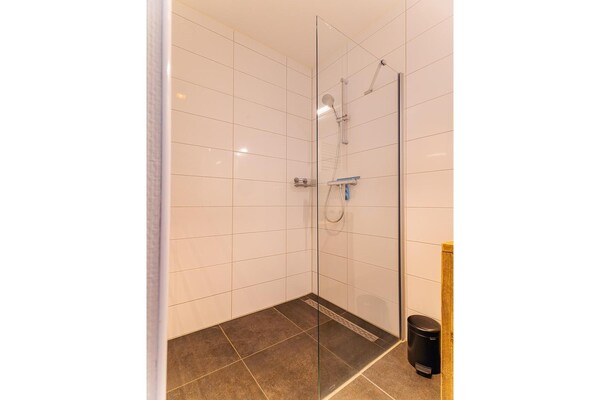 Foto van Luxe appartement in Koudekerke met sauna - Vakantiehuis in Koudekerke - BathRoom