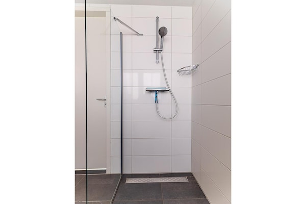 Foto van Luxe appartement in Koudekerke met sauna - Vakantiehuis in Koudekerke - BathRoom